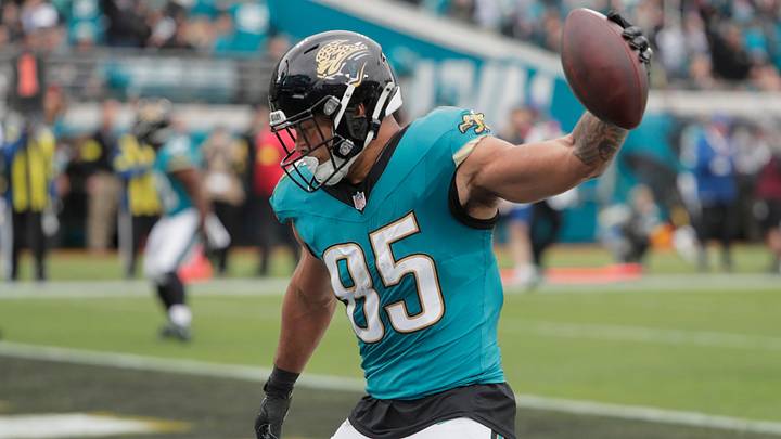 Jan 4, 2026; Jacksonville, Florida, USA; Jacksonville Jaguars tight end Brenton Strange (85) celebrates after catching a seven-yard pass for a touchdown thrown by quarterback Trevor Lawrence (not pictured) against the Tennessee Titans during the second quarter at EverBank Stadium.at EverBank Stadium. Mandatory Credit: Travis Register-Imagn Images