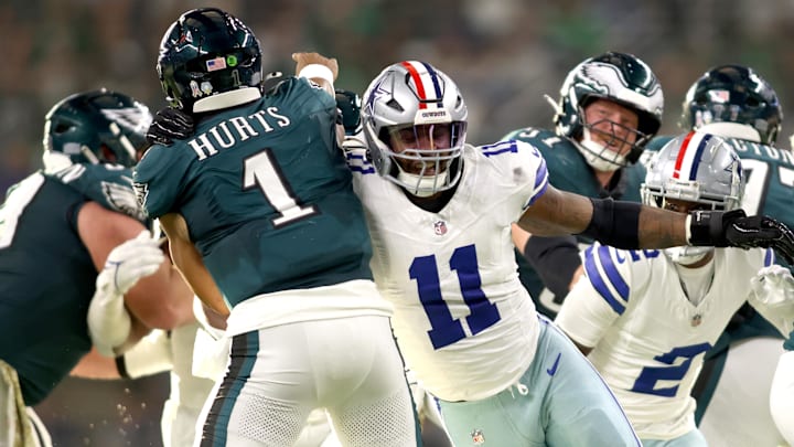 Dallas Cowboys EDGE Micah Parsons rushes Philadelphia Eagles QB Jalen Hurts.