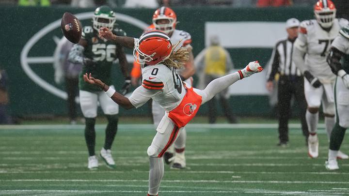 Oct 11, 2026; East Rutherford, New Jersey, USA; Cleveland Browns wide receiver Isaiah Bond (0) can not complete the catch during the fourth quarter against the New York Jets at MetLife Stadium. Mandatory Credit: Robert Deutsch-Imagn Images Oct 11, 2026; East Rutherford, New Jersey, USA; Cleveland Browns wide receiver Isaiah Bond (0) can not complete the catch during the fourth quarter against the New York Jets at MetLife Stadium. Mandatory Credit: Robert Deutsch-Imagn Images
