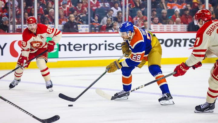 Edmonton Oilers center Leon Draisaitl (29) controls the puck