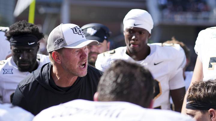 Oct 11, 2025; Cincinnati, Ohio, USA; UCF Knights head coach Scott Frost talks with his team on the sidelines in the game against the Cincinnati Bearcats in the second half at Nippert Stadium. Mandatory Credit: Aaron Doster-Imagn Images Oct 11, 2025; Cincinnati, Ohio, USA; UCF Knights head coach Scott Frost talks with his team on the sidelines in the game against the Cincinnati Bearcats in the second half at Nippert Stadium. Mandatory Credit: Aaron Doster-Imagn Images
