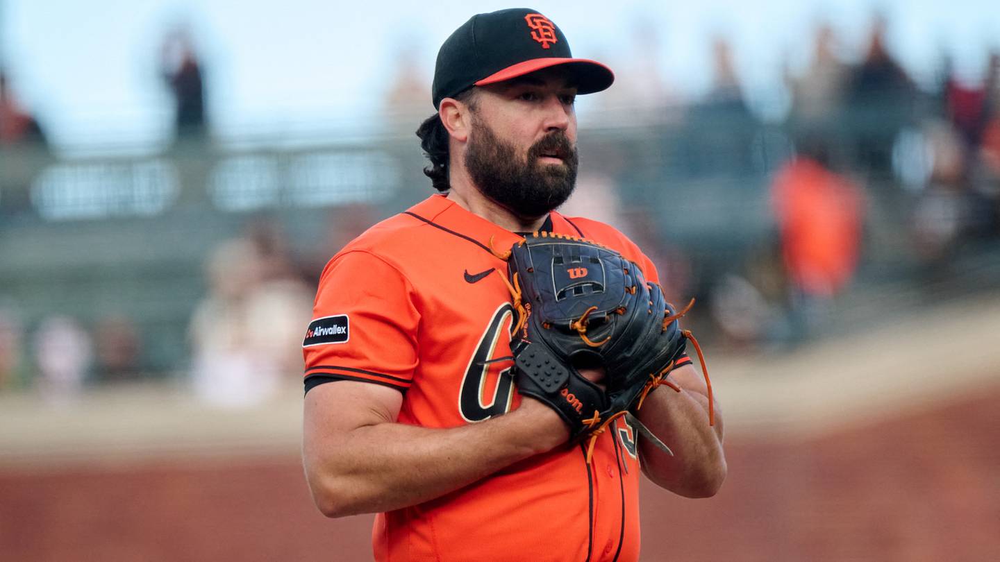 This Cubs-Giants' Robbie Ray trade package could save Chicago's postseason hopes