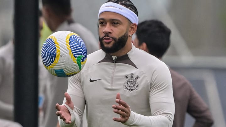 Holandês Depay tende a ser a atração da tarde