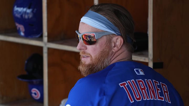 Salt River Pima-Maricopa, Arizona, USA; Chicago Cubs first baseman Justin Turner (3) gets ready for a game against the Arizona Diamondbacks at Salt River Fields at Talking Stick. Salt River Pima-Maricopa, Arizona, USA; Chicago Cubs first baseman Justin Turner (3) gets ready for a game against the Arizona Diamondbacks at Salt River Fields at Talking Stick.