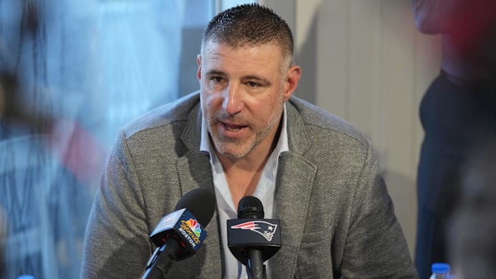 Mar 31, 2025; Palm Beach, FL, USA; New England Patriots head coach Mike Vrabel answers questions from the media during the NFL Annual League Meeting at The Breakers. Mandatory Credit: Jim Rassol-Imagn Images Mar 31, 2025; Palm Beach, FL, USA; New England Patriots head coach Mike Vrabel answers questions from the media during the NFL Annual League Meeting at The Breakers. Mandatory Credit: Jim Rassol-Imagn Images
