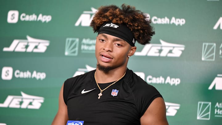 Jun 11, 2025; Florham Park, NY, USA; New York Jets quarterback Justin Fields (7) speaks at a press conference during minicamp at Atlantic Health Jets Training Center. Mandatory Credit: John Jones-Imagn Images Jun 11, 2025; Florham Park, NY, USA; New York Jets quarterback Justin Fields (7) speaks at a press conference during minicamp at Atlantic Health Jets Training Center. Mandatory Credit: John Jones-Imagn Images