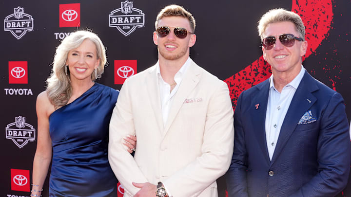The last time Oregon and Alabama went head-to-head for an elite safety prospect, they wound up with Purdue transfer Dillon Thieneman, who parlayed a year with the Ducks into the first round of the NFL draft. Now the two football powers are battling for four-star, 6-3 safety.