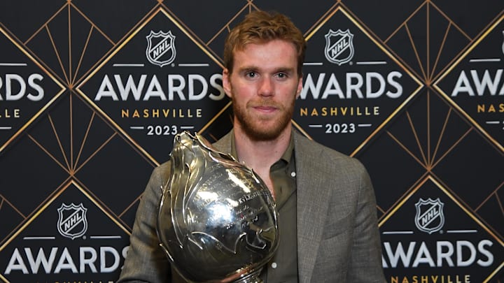 Jun 26, 2023; Nashville, Tennessee, USA; Edmonton Oilers center Connor McDavid poses with the Hart Memorial Trophy during the 2023 NHL Awards at Bridgestone Arena. Mandatory Credit: Christopher Hanewinckel-Imagn Images