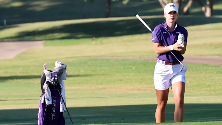Meagan Winans walks to green after hitting her approach shot