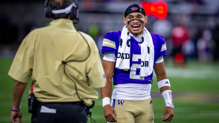 Jedd Fisch and Demond Williams Jr. have a sideline chat.