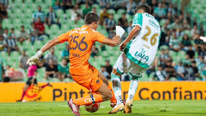 Santos Laguna v Pumas UNAM - Torneo Apertura 2025 Liga MX