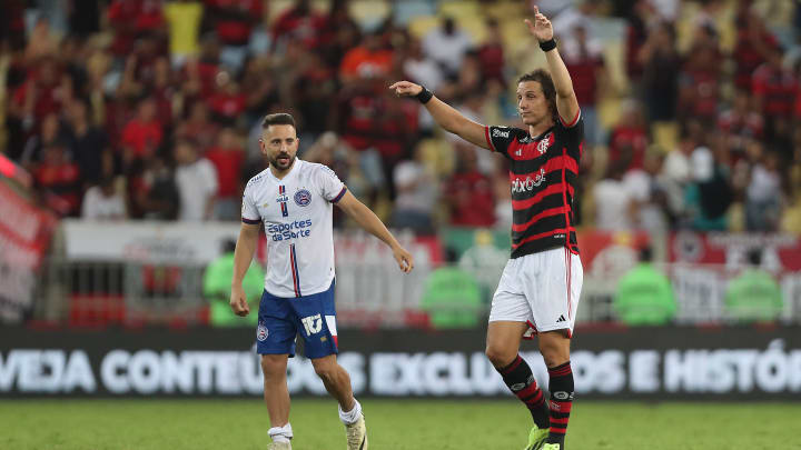 Com mais um gol no final da partida, Mengão ganhou confronto direto contra o Bahia e lidera o campeonato Com mais um gol no final da partida, Mengão ganhou confronto direto contra o Bahia e lidera o campeonato