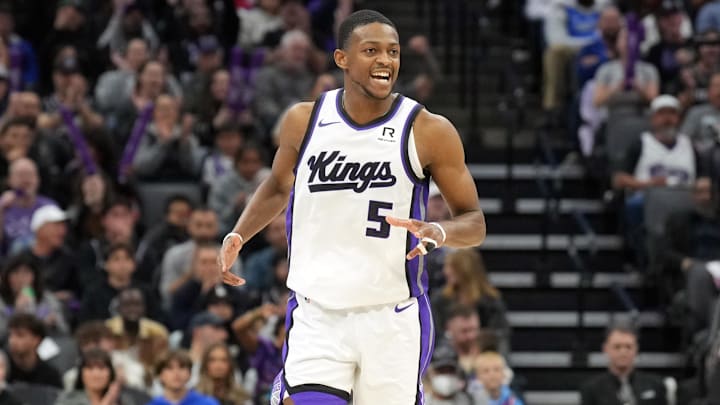 Dec 30, 2024; Sacramento, California, USA; Sacramento Kings guard De'Aaron Fox (5) reacts after scoring against the Dallas Mavericks during the fourth quarter at Golden 1 Center. Mandatory Credit: Darren Yamashita-Imagn Images Dec 30, 2024; Sacramento, California, USA; Sacramento Kings guard De'Aaron Fox (5) reacts after scoring against the Dallas Mavericks during the fourth quarter at Golden 1 Center. Mandatory Credit: Darren Yamashita-Imagn Images