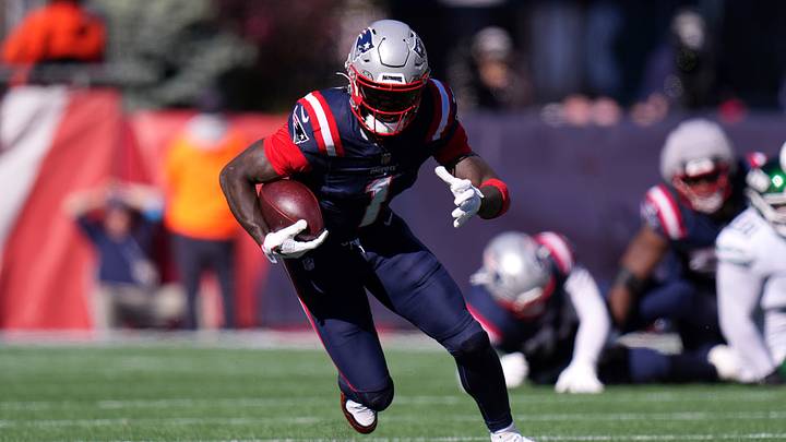 Oct 18, 2026; Foxborough, Massachusetts, USA; New England Patriots wide receiver A.J. Brown (1) runs with the ball after a catch in the second quarter against the New York Jets at Gillette Stadium. Mandatory Credit: David Butler II-Imagn Images Oct 18, 2026; Foxborough, Massachusetts, USA; New England Patriots wide receiver A.J. Brown (1) runs with the ball after a catch in the second quarter against the New York Jets at Gillette Stadium. Mandatory Credit: David Butler II-Imagn Images