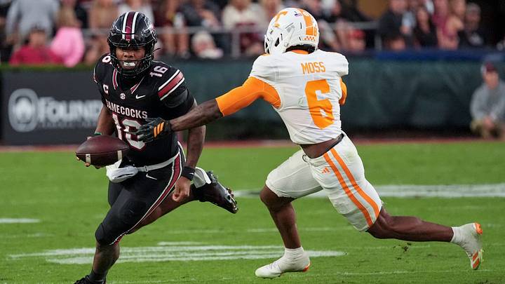 Oct 24, 2026; Columbia, South Carolina, USA;  South Carolina Gamecocks quarterback LaNorris Sellers (16) scrambles against Tennessee Volunteers defensive back Qua Moss (6) during the second half at Williams-Brice Stadium.  Mandatory Credit: Jim Dedmon-Imagn Images