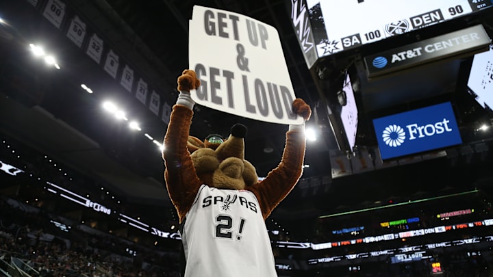 San Antonio Spurs coyote