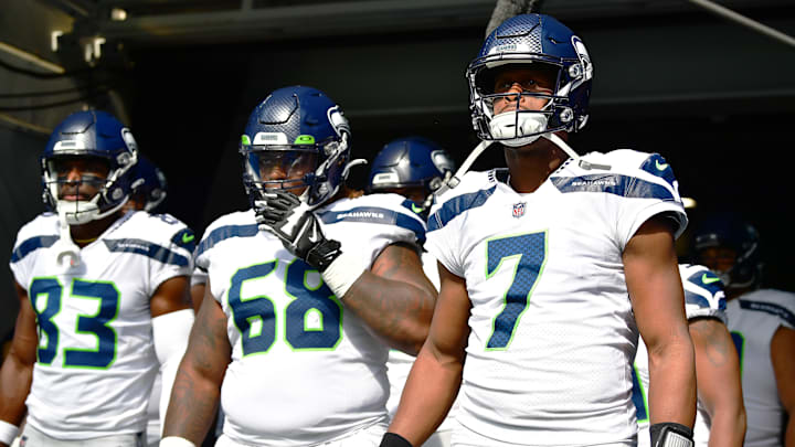 Oct 23, 2022; Inglewood, California, USA; Seattle Seahawks quarterback Geno Smith (7) guard Damien