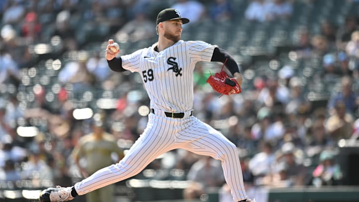 Sep 21, 2025; Chicago, Illinois, USA; Chicago White Sox starting pitcher Sean Burke (59) pitches against the San Diego Padres during the first inning at Rate Field. Mandatory Credit: Patrick Gorski-Imagn Images