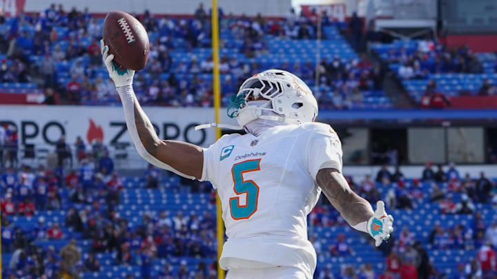 Nov 3, 2024; Orchard Park, New York, USA; Miami Dolphins cornerback Jalen Ramsey (5) warms up prior to the game at Highmark Stadium. Mandatory Credit: Gregory Fisher-Imagn Images Nov 3, 2024; Orchard Park, New York, USA; Miami Dolphins cornerback Jalen Ramsey (5) warms up prior to the game at Highmark Stadium. Mandatory Credit: Gregory Fisher-Imagn Images