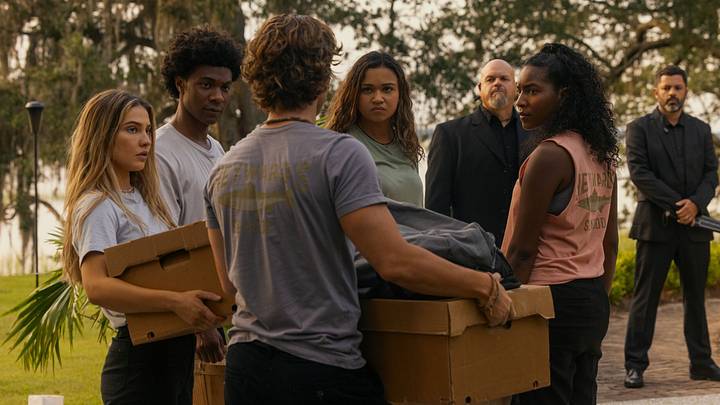 Outer Banks. (L to R) Madelyn Cline as Sarah Cameron, Jonathan Daviss as Pope, Chase Stokes as John B, Madison Bailey as Kiara, Carlacia Grant as Cleo in episode 507 of Outer Banks. Cr. Jackson Lee Davis/Netflix © 2026 Outer Banks. (L to R) Madelyn Cline as Sarah Cameron, Jonathan Daviss as Pope, Chase Stokes as John B, Madison Bailey as Kiara, Carlacia Grant as Cleo in episode 507 of Outer Banks. Cr. Jackson Lee Davis/Netflix © 2026