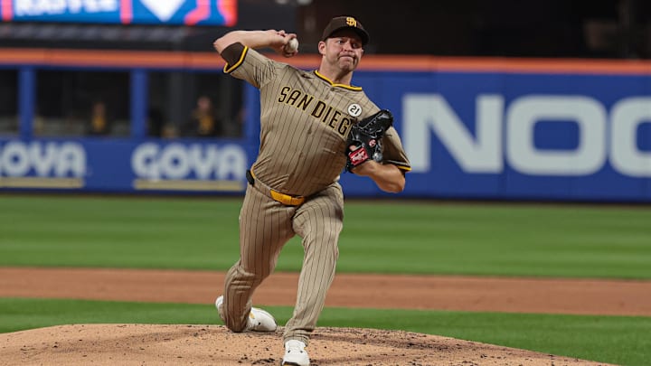 Sep 16, 2025; New York City, New York, USA; San Diego Padres starting pitcher Michael King (34) delivers a pitch during the second inning against the New York Mets at Citi Field. Mandatory Credit: Vincent Carchietta-Imagn Images Sep 16, 2025; New York City, New York, USA; San Diego Padres starting pitcher Michael King (34) delivers a pitch during the second inning against the New York Mets at Citi Field. Mandatory Credit: Vincent Carchietta-Imagn Images