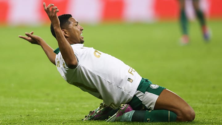 Rony, por enquanto, está na pré-temporada do Palmeiras