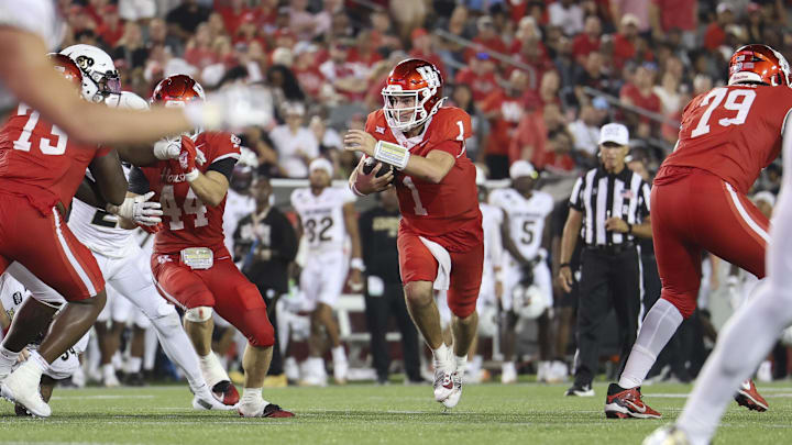Sep 12, 2025; Houston, Texas, USA; Houston Cougars quarterback Conner Weigman (1) runs with the ball and scores a touhdown during the fourth quarter against the Colorado Buffaloes at TDECU Stadium. Mandatory Credit: Troy Taormina-Imagn Images Sep 12, 2025; Houston, Texas, USA; Houston Cougars quarterback Conner Weigman (1) runs with the ball and scores a touhdown during the fourth quarter against the Colorado Buffaloes at TDECU Stadium. Mandatory Credit: Troy Taormina-Imagn Images