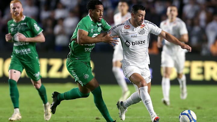 Chapecoense e Santos abrem a 32ª rodada da Série B. Chapecoense e Santos abrem a 32ª rodada da Série B.