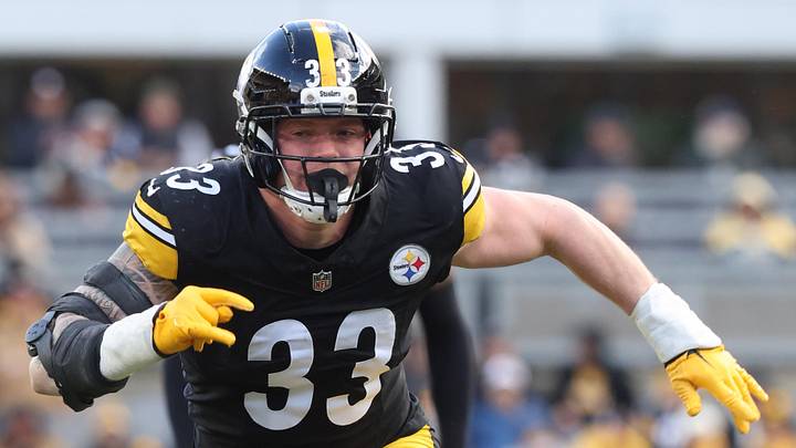 Nov 16, 2025; Pittsburgh, Pennsylvania, USA; Pittsburgh Steelers linebacker Jack Sawyer (33) in a action against the Cincinnati Bengals during the second quarter at Acrisure Stadium. Mandatory Credit: Charles LeClaire-Imagn Images Nov 16, 2025; Pittsburgh, Pennsylvania, USA; Pittsburgh Steelers linebacker Jack Sawyer (33) in a action against the Cincinnati Bengals during the second quarter at Acrisure Stadium. Mandatory Credit: Charles LeClaire-Imagn Images
