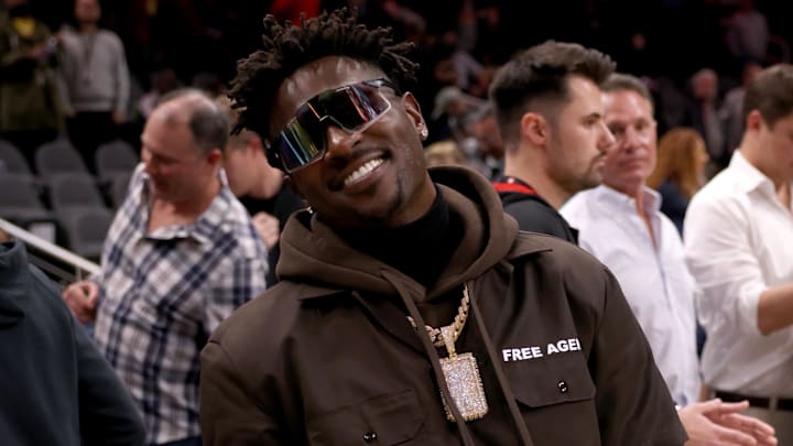 Antonio Brown shows his support for Colorado football QB Shedeur Sanders amid the roaring handshake controversy