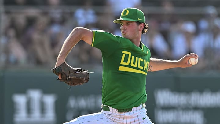 Grayson Grinsell threw seven innings scoreless to lead the Ducks past Washington in PK Park, walking one and striking out eight.