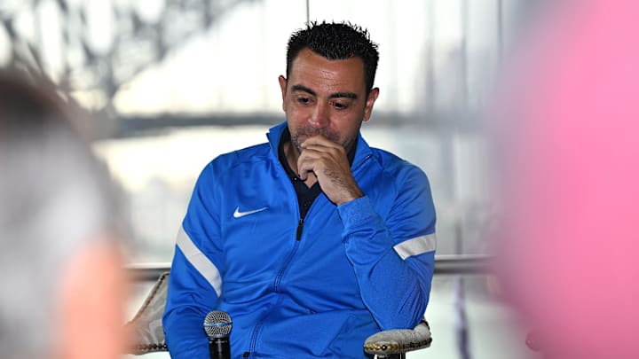 Xavi en rueda de prensa con el FC Barcelona