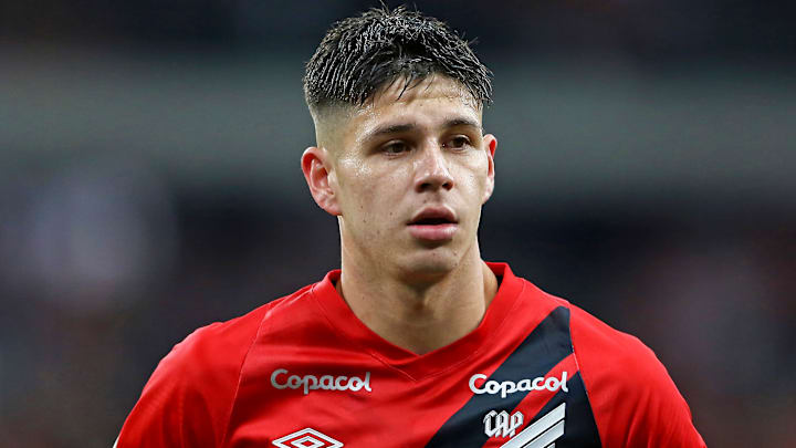 Furacão volta a campo Furacão volta a campo