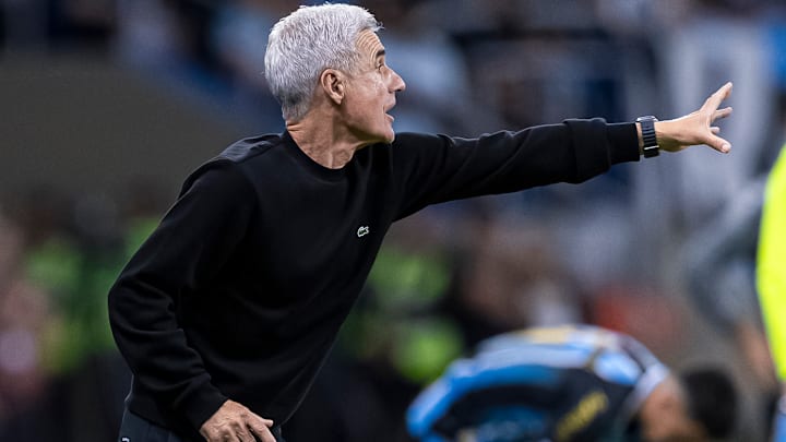 Português mudou o time no jogo desta terça-feira