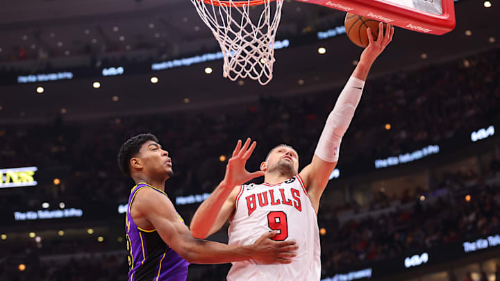 Los Lakers y los Bulls podrían intentar completar un cambio en torno a Nikola Vucevic