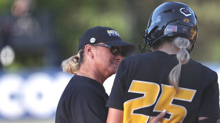 May 9, 2024; Auburn, AL, USA;  Missouri Tigers head coach Larissa Anderson talks to outfielder Alex Honnold (25) during the game against the Florida Gators in the SEC Softball Championship at Jane B. Moore Field. Mandatory Credit: John Reed-Imagn Images