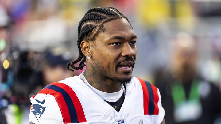 New England Patriots wide receiver Stefon Diggs (8)