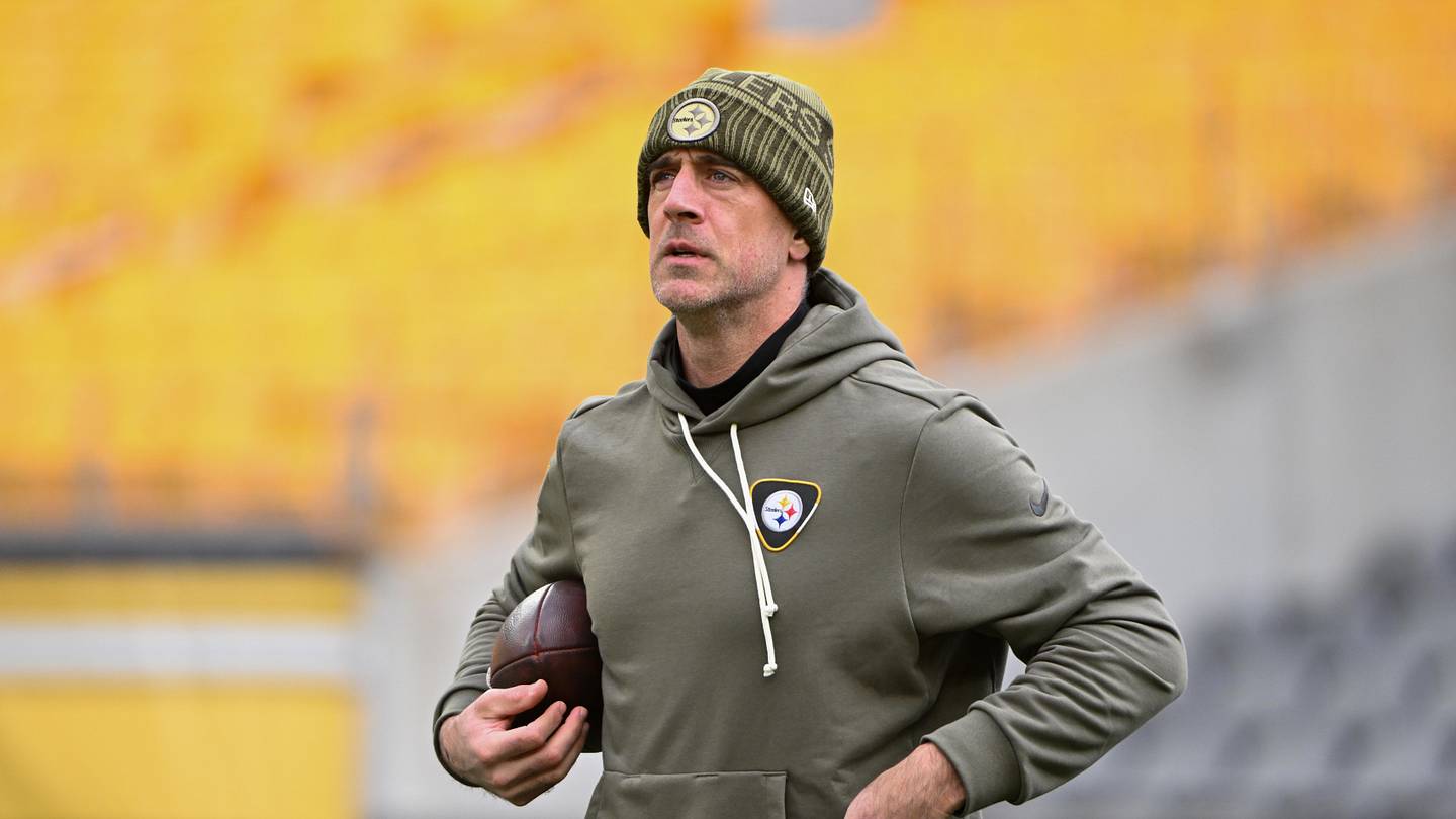 NFL Insider Shares Aaron Rodgers Practice Update Amid Wrist Injury