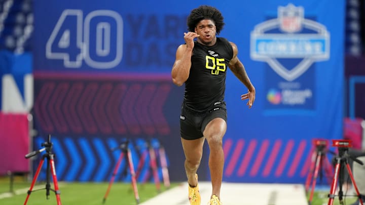 Feb 27, 2025; Indianapolis, IN, USA; Alabama linebacker Jihaad Campbell (LB05) participates in drills during the 2025 NFL Combine at Lucas Oil Stadium. Mandatory Credit: Kirby Lee-Imagn Images Feb 27, 2025; Indianapolis, IN, USA; Alabama linebacker Jihaad Campbell (LB05) participates in drills during the 2025 NFL Combine at Lucas Oil Stadium. Mandatory Credit: Kirby Lee-Imagn Images