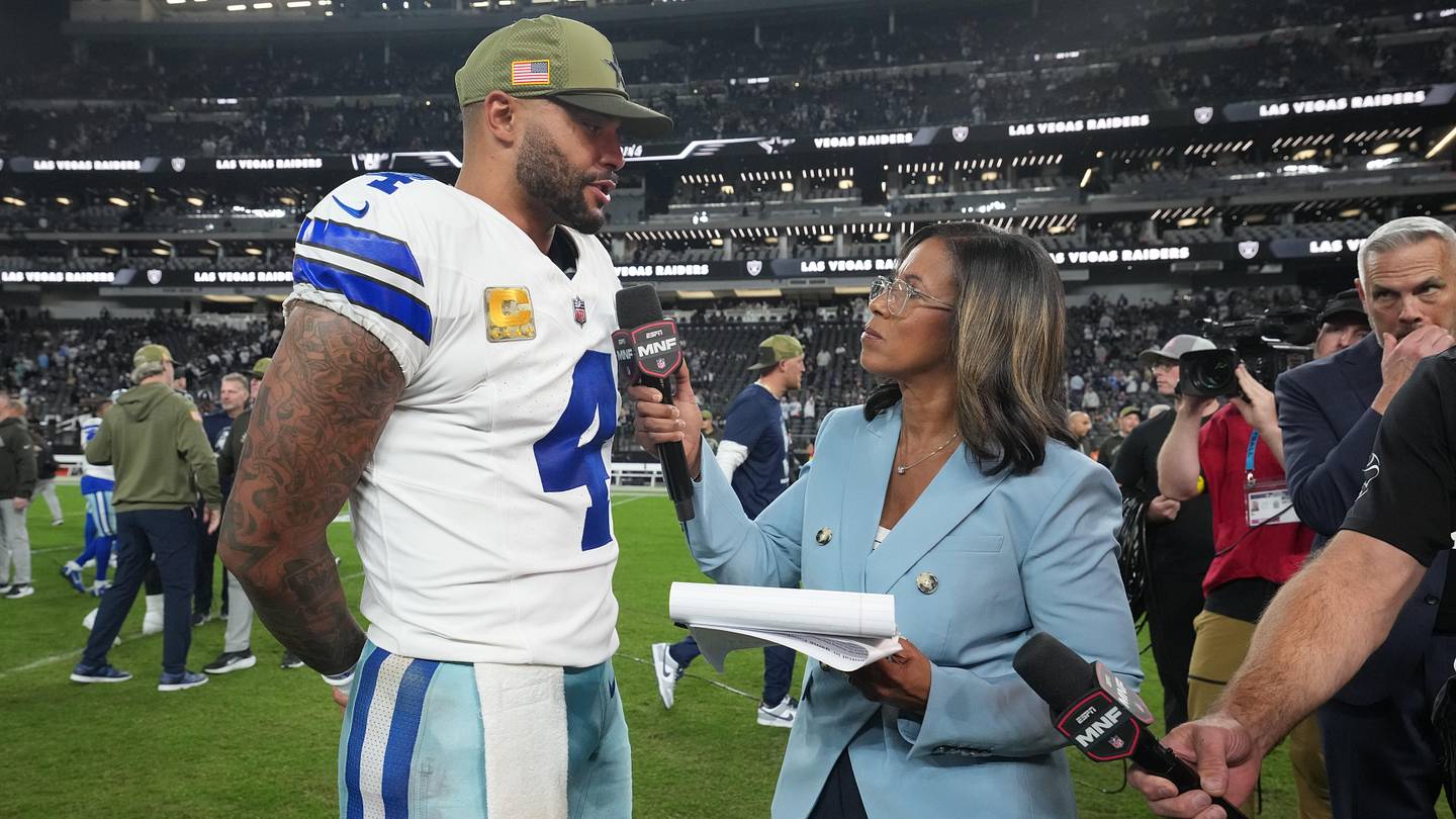 Dak Prescott Now Confirmed 'Good Guy' After Cowboys QB Wins Award