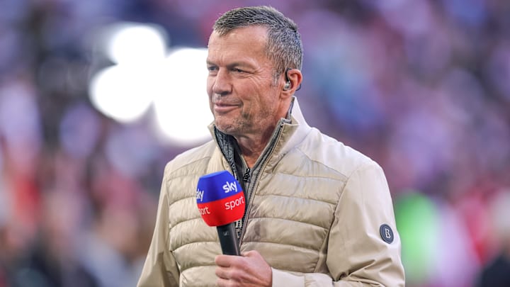 Lothar Matthäus als Experte am Mikrofon.