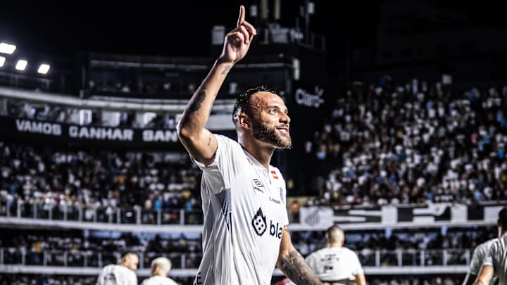 Guilherme soma 10 gols em 11 jogos neste ano