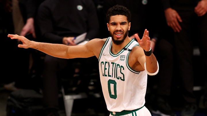 Tatum lideró a los Celtics a barrer a los Nets en los playoffs