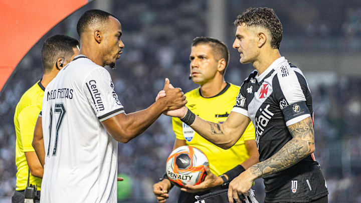 Vasco e Botafogo se encontram na volta do Brasileirão