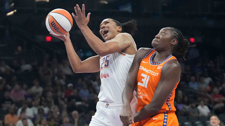 Phoenix Mercury forward Alyssa Thomas (25) lays the ball up against Connecticut Sun center Tina Charles (31) during the first quarter at PHX Arena on Aug. 5, 2025, in Phoenix. Phoenix Mercury forward Alyssa Thomas (25) lays the ball up against Connecticut Sun center Tina Charles (31) during the first quarter at PHX Arena on Aug. 5, 2025, in Phoenix.