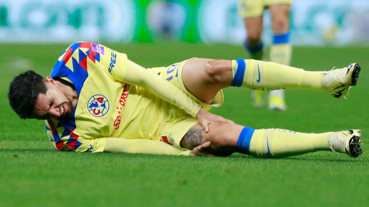 América's midfield quarterback Diego Valdés grimaces after suffering a thigh injury against Guadalajara on March 16. The playmaker was back in training with the reigning Liga MX champs earlier this week.