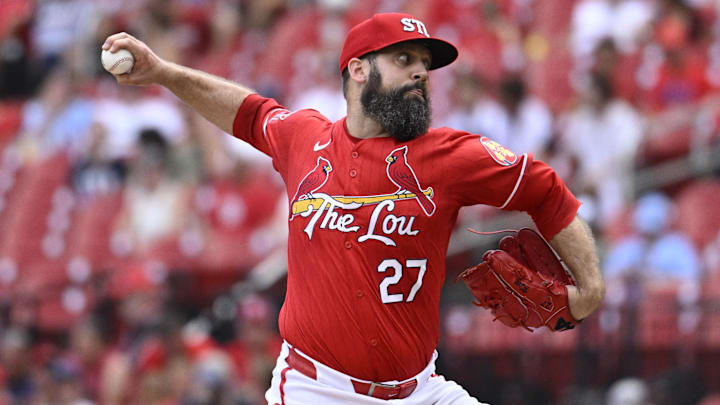 Jul 28, 2024; St. Louis, Missouri, USA; St. Louis Cardinals relief pitcher Andrew Kittredge (27) throws against the Washington Nationals during the eighth inning at Busch Stadium. Mandatory Credit: Jeff Le-Imagn Images
