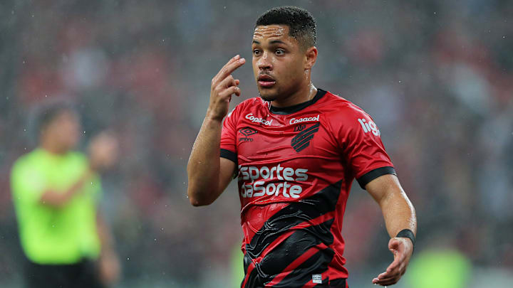 Aos 18 anos, Vitor Roque tem 17 gols na temporada 2023