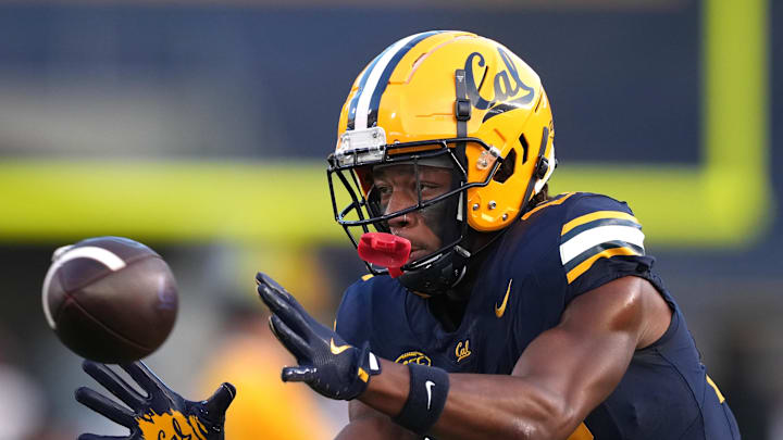 Wide receiver Nyziah Hunter