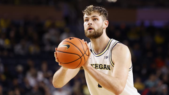  Michigan Wolverines center Hunter Dickinson.
